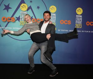 Chantal Ladesou et Christophe Beaugrand au photocall de la cérémonie d'ouverture du 26ème festival international du film de comédie de l'Alpe d'Huez le 16 janvier 2023. © Dominique Jacovides / Bestimage