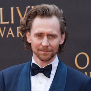 Tom Hiddleston (habillé en Ralph Lauren) lors de la soirée des Olivier Awards au Royal Albert Hall à Londres, Royaume Uni, le 7 avril 2019.  Celebs attending the Olivier Awards at The Royal Albert Hall, London, UK, on April 7, 2019. 