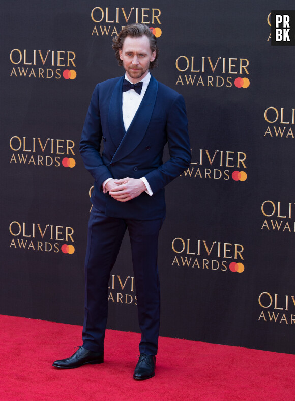 Tom Hiddleston (habillé en Ralph Lauren) and Jonathan Bailey lors de la soirée des Olivier Awards au Royal Albert Hall à Londres, Royaume Uni, le 7 avril 2019.  Celebs attending the Olivier Awards at The Royal Albert Hall, London, UK, on April 7, 2019. 