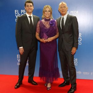 Truman Hanks, Rita Wilson and Tom Hanks à la première du film "Thanks a Man Called Otto" à Madrid, le 12 décembre 2022.