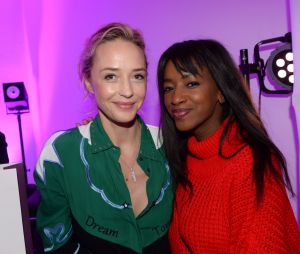 "Noël... Et plus si affinités" va certainement satisfaire vos envies de fictions festives avant le moins de décembre. Dans ce téléfilm TF1, l'on retrouve une actrice emblématique du ciné français, Hélène de Fougerolles. Et celle ci s'est confiée... Très intimement. 
Semi-exclusif - Hélène de Fougerolles et Hapsatou Sy - © Rachid Bellak/Bestimage