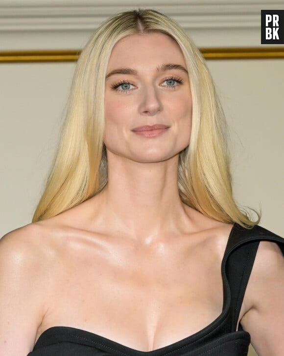 Elizabeth Debicki - Los Angeles, CA - Rufus Kampa, Elizabeth Debicki, and Fflyn Edwards and other celebrities attend the Los Angeles premiere of Netflix's ''The Crown'' Season 6 Part 1.
