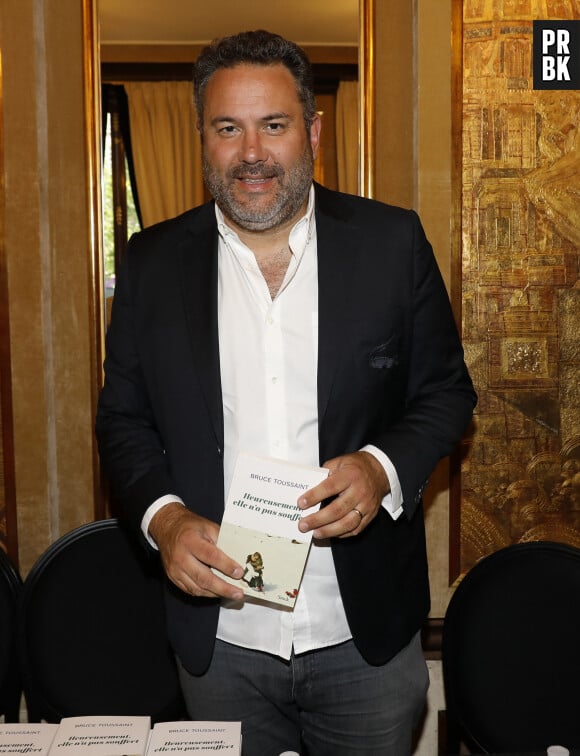 Exclusif - Bruce Toussaint - Librairie Ephémère du Fouquet’s à l'occasion de la remise du Prix du Livre de l’Art de Vivre Parisien et du Trophée du Fouquet’s à Paris le 12 juin 2023. © Marc Ausset-Lacroix/Bestimage