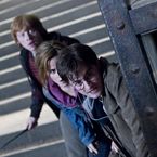 Harry Potter et Les Reliques de la Mort : cette scène coupée aurait pu tout changer au film lors de la bataille finale à Poudlard