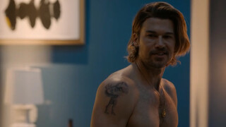 "C'est vraiment débile, mais..." : cette série d'action, aussi hot que déjantée, cartonne sur Netflix et fait mourir de rire les spectateurs, malgré les critiques négatives