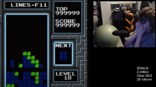 A seulement 13 ans, il devient le premier humain à finir le jeu Tetris (seule une IA y était parvenue)