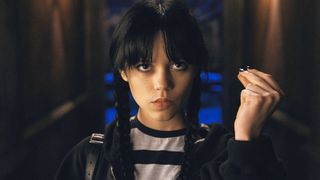 Encore plus d'horreur, plus d'action et des répliques saignantes... Jenna Ortega tease la saison 2 de Mercredi : "Tout sera plus énorme"