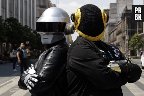 Les fans de Daft Punk fêtent le 10ème anniversaire de l'album "Random Access Memories" à Mexico, le 11 mai 2023.