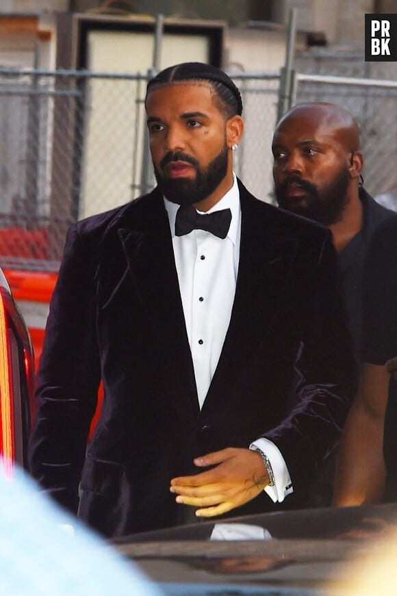 Drake se rend à la première du film "Amsterdam" à New York le 18 septembre 2022.