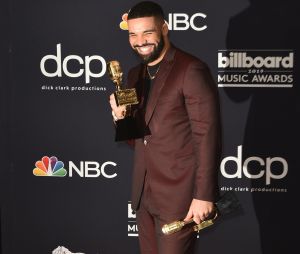 Drake dans la press room des "2019 Billboards Music Awards", à Las Vegas.