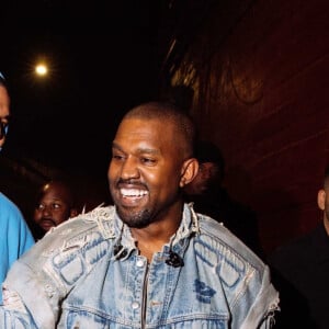 Kanye West (YE) et Drake quittent leur concert caritatif "Free Larry Hoover" au Memorial Coliseum de Los Angeles le 9 décembre 2021.