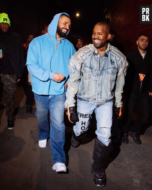 Kanye West (YE) et Drake quittent leur concert caritatif "Free Larry Hoover" au Memorial Coliseum de Los Angeles le 9 décembre 2021.