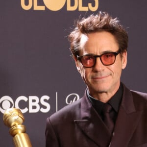 Robert Downey Jr. meilleur second rôle pour Oppenheimer - Press room de la 81ème cérémonie des Golden Globes au Beverly Hilton à Los Angeles le 7 janvier 2024. © Crash/imageSPACE via ZUMA Press Wire / Bestimage  January 7, 2024, Beverly Hills, CA, USA: Robert Downey Jr., winner of the Best Performance by a Male Actor in a Supporting Role in any Motion Picture award for ''Oppenheimer,'' poses in the press room during the 81st Annual Golden Globe Awards at The Beverly Hilton on January 07, 2024 in Beverly Hills, California. (Credit Image: © Crash/imageSPACE via ZUMA Press Wire) 