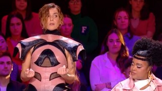 "Ce n'est pas Mask Singer", "C'est hideux" : avec sa robe d'extraterrestre, Fauve Hautot (Danse avec les stars 2024) fait halluciner les fans