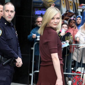 Kirsten Dunst assure la promotion de son film "Civil War" à New York.