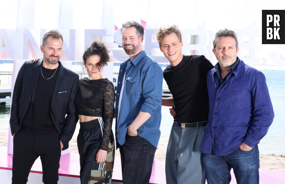Hector Langevin, Raphaele Volkoff, Franck Monsigny, Emmanuel Moire et Farouk Bermouga - Photocall de "Demain nous appartient" lors du 7ème festival international Canneséries à Cannes, le 6 avril 2024. © Denis Guignebourg / Bestimage