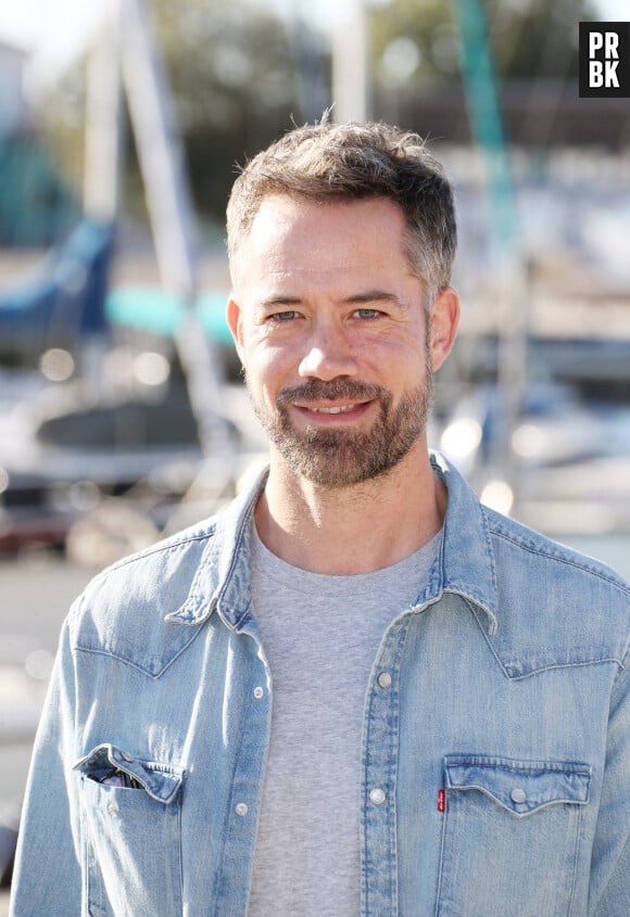 Emmanuel Moire au photocall de la série "Demain nous appartient" lors de la 24ème édition du Festival de la Fiction TV de La Rochelle, France, le 17 septembre 2022. © Patrick bernard/Bestimage