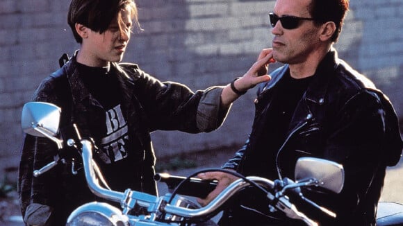 Terminator 2 : j'ai retrouvé le petit garçon qui jouait dans le film avec Arnold Schwarzenegger et il a sacrément changé !