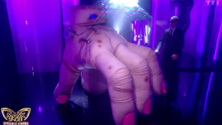 Mask Singer 2024 : la Main éliminée et démasquée, elle contenait plusieurs personnes... "Jamais, je n'aurais imaginé ça !"