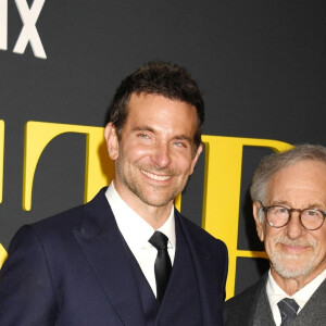 Bradley Cooper et Steven Spielberg à la projection spéciale de "Maestro" de Netflix au Academy Museum of Motion Pictures à Los Angeles