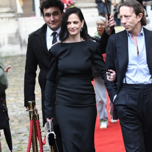 Eva Green arrive au showroom de la maison Vivier (Roger Vivier chaussure) pour la collection automne / hiver 2024-2025 lors de la Fashion Week de Paris (PFW), à la maison de l'Amérique Latine, à Paris, France, le 29 février 2024.