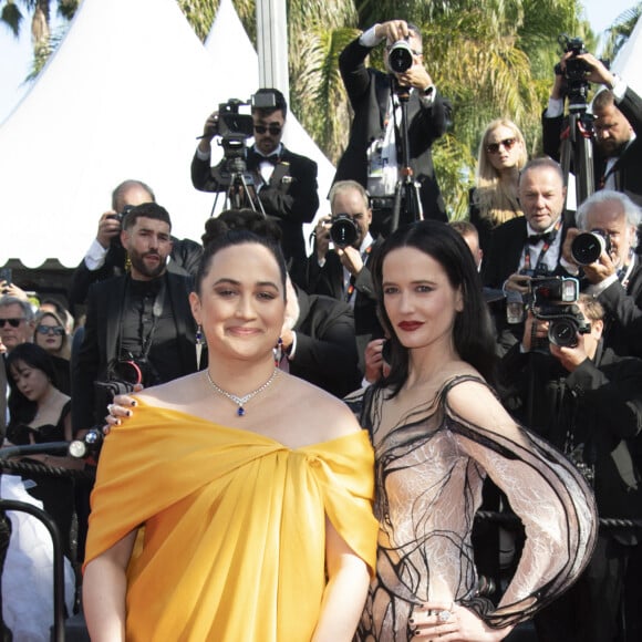 Lily Gladstone et Eva Green sur le tapis rouge du 77e Festival de Cannes.