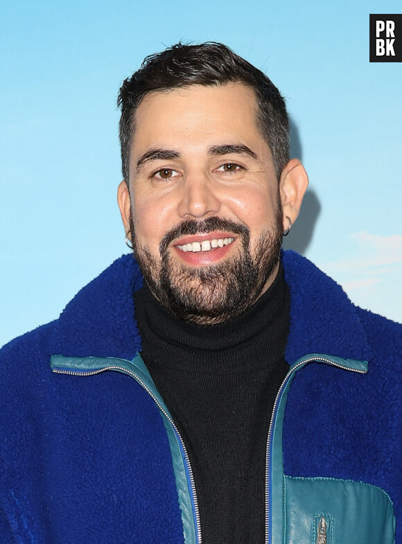 Artus tout sourire à l'avant-Première de son film "Un p'tit truc en plus" à Paris le 25 avril 2024. © Coadic Guirec/Bestimage