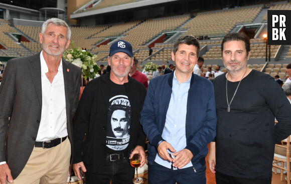 Gilles Moretton, Laurent Baffie, Thomas Sotto, Richard Orlinski - 2ème édition du gala "Coeur Central" au profit de Terre d'Impact fonds de dotation de la FFT et de l'association "Fête le Mur "sur le Court Central Philippe Chatrier à Roland Garros, Paris le 28 juin 2023. © Veeren/Bestimage