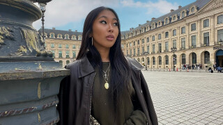 "Vraiment très limite les photos" : Jade Hallyday poste de nouvelles photos jugée vulgaire et se fait encore critiquer... Ses fans la défendent !