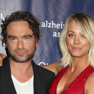 Johnny Galecki, Kaley Cuoco à la soirée Alzheimer's Association 'A Night At Sardis'.