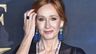 C'est quoi cet énorme bad buzz qui concerne (encore !) JK Rowling ? La polémique la plus honteuse de cet été 2024