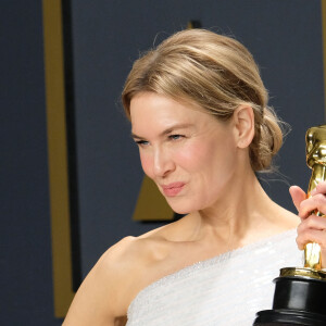 Renée Zellweger, lauréate du prix de l'actrice dans un rôle principal pour "Judy" au photocall de la Press Room de la 92ème cérémonie des Oscars 2020 au Hollywood and Highland à Los Angeles, Californie, Etats-Unis, le 9 février 2020.