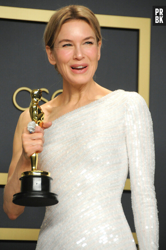 Renée Zellweger, lauréate du prix de l'actrice dans un rôle principal pour "Judy" - Photocall de la Press Room de la 92ème cérémonie des Oscars 2020 au Hollywood and Highland à Los Angeles le 9 février 2020.