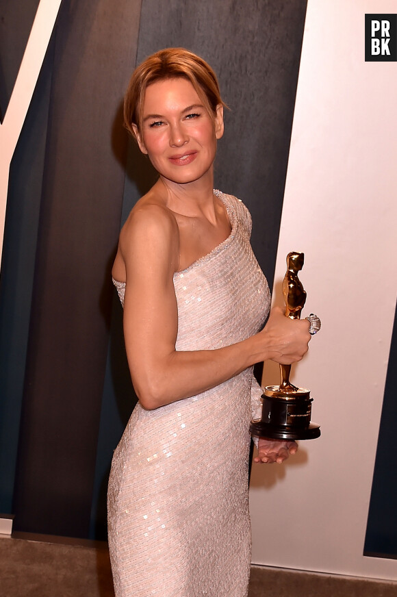 Renée Zellweger, lauréate du prix de l'actrice dans un rôle principal pour "Judy" - People à la soirée "Vanity Fair Oscar Party" après la 92ème cérémonie des Oscars 2020 au Wallis Annenberg Center for the Performing Arts à Los Angeles, le 9 février 2020.