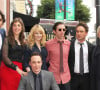 Kunal Nayyar, Mayim Bialik, Ashley Jones, Simon Helberg, Johnny Galecki, Kaley Cuoco, Jim Parsons - Jim Parsons laisse ses empreintes dans le ciment hollywoodien au TCL Chinese Theater à Hollywood, le 10 mars 2015