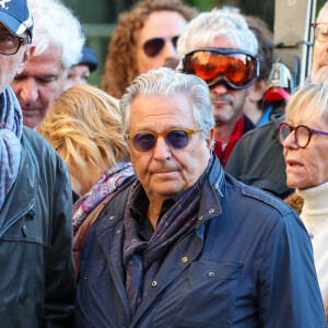 Thierry Lhermitte, Gérard Jugnot - Sortie des Obsèques de Michel Blanc en l'église Saint-Eustache à Paris, le 10 octobre 2024. © Moreau / Jacovides / Bestimage
Cause de la disparition de Michel Blanc : le comédien aurait fait une réaction allergique lors d'un examen médical le 3 octobre 2024, mais pas en raison d'un produit injecté pour les besoins de son échographie. C'est un antibiotique administré en cas de problème rénale qui aurait provoqué la réaction, se transformant en oedème de Quincke