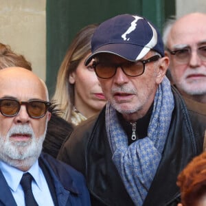 Thierry Lhermitte, Gérard Jugnot - Sortie des Obsèques de Michel Blanc en l'église Saint-Eustache à Paris, le 10 octobre 2024. © Moreau / Jacovides / Bestimage
Cause de la disparition de Michel Blanc : le comédien aurait fait une réaction allergique lors d'un examen médical le 3 octobre 2024, mais pas en raison d'un produit injecté pour les besoins de son échographie. C'est un antibiotique administré en cas de problème rénale qui aurait provoqué la réaction, se transformant en oedème de Quincke