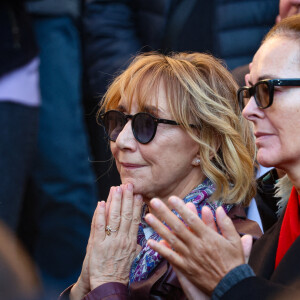 Marie-Anne Chazel et Carole Bouquet - Sortie des Obsèques de Michel Blanc en l'église Saint-Eustache à Paris, le 10 octobre 2024. © Moreau / Jacovides / Bestimage
Cause de la disparition de Michel Blanc : le comédien aurait fait une réaction allergique lors d'un examen médical le 3 octobre 2024, mais pas en raison d'un produit injecté pour les besoins de son échographie. C'est un antibiotique administré en cas de problème rénale qui aurait provoqué la réaction, se transformant en oedème de Quincke