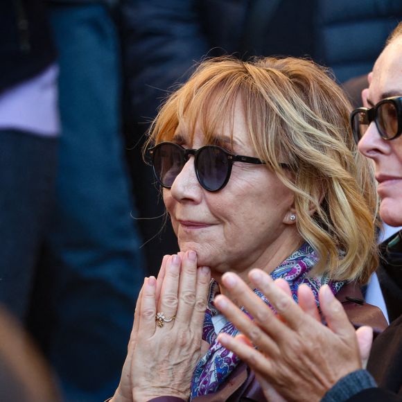 Marie-Anne Chazel et Carole Bouquet - Sortie des Obsèques de Michel Blanc en l'église Saint-Eustache à Paris, le 10 octobre 2024. © Moreau / Jacovides / Bestimage
Cause de la disparition de Michel Blanc : le comédien aurait fait une réaction allergique lors d'un examen médical le 3 octobre 2024, mais pas en raison d'un produit injecté pour les besoins de son échographie. C'est un antibiotique administré en cas de problème rénale qui aurait provoqué la réaction, se transformant en oedème de Quincke