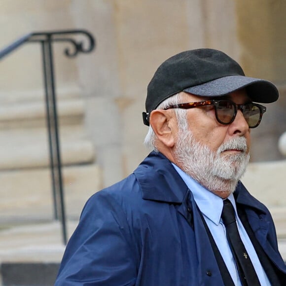 Gérard Jugnot - Obsèques de Michel Blanc en l'église Saint-Eustache à Paris, le 10 octobre 2024. © Moreau / Jacovides / Bestimage - Obsèques de Michel Blanc en l'église Saint-Eustache à Paris, le 10 octobre 2024. © Moreau / Jacovides / Bestimage
Cause de la disparition de Michel Blanc : le comédien aurait fait une réaction allergique lors d'un examen médical le 3 octobre 2024, mais pas en raison d'un produit injecté pour les besoins de son échographie. C'est un antibiotique administré en cas de problème rénale qui aurait provoqué la réaction, se transformant en oedème de Quincke