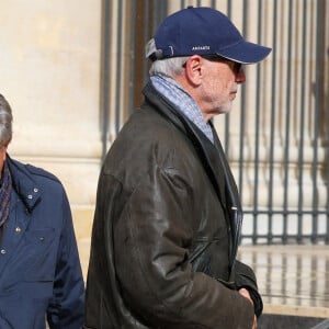 Thierry Lhermitte et Christian Clavier arrivent aux Obsèques de Michel Blanc en l'église Saint-Eustache à Paris, le 10 octobre 2024. © Moreau / Jacovides / Bestimage
Cause de la disparition de Michel Blanc : le comédien aurait fait une réaction allergique lors d'un examen médical le 3 octobre 2024, mais pas en raison d'un produit injecté pour les besoins de son échographie. C'est un antibiotique administré en cas de problème rénale qui aurait provoqué la réaction, se transformant en oedème de Quincke