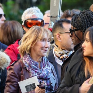 Christian Clavier, Marie-Anne Chazel, Ramatoulaye Diop, la veuve du défunt - Sortie des Obsèques de Michel Blanc en l'église Saint-Eustache à Paris, le 10 octobre 2024. © Moreau / Jacovides / Bestimage
Cause de la disparition de Michel Blanc : le comédien aurait fait une réaction allergique lors d'un examen médical le 3 octobre 2024, mais pas en raison d'un produit injecté pour les besoins de son échographie. C'est un antibiotique administré en cas de problème rénale qui aurait provoqué la réaction, se transformant en oedème de Quincke