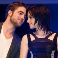 Robert Pattinson et Kristen Stewart... Ils embrassent à Rio (VIDEO)