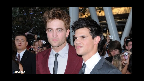 Interview promo de Twilight 4 : Robert Pattinson taille un costard à Taylor Lautner