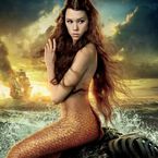 Astrid Berges-Frisbey : la sirène sexy de Pirates des Caraïbes 4 sur les podiums (VIDEO)