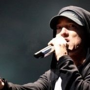 Eminem VIDEO ... Il se suicide dans Space Bound, son nouveau clip