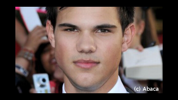 Taylor Lautner :  le loup-garou de Twilight 4 a le béguin pour Jessica Alba