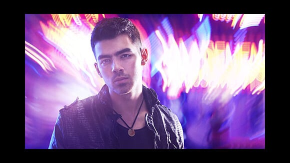 Joe Jonas : il est en couple et vient à Paris pour la promo de son album