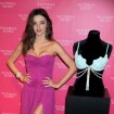 Miranda Kerr : une maman fière et sublime avec le soutien-gorge le plus cher du monde (PHOTOS)