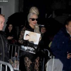Lady Gaga en toute transparence dans son livre et sa tenue (PHOTOS)